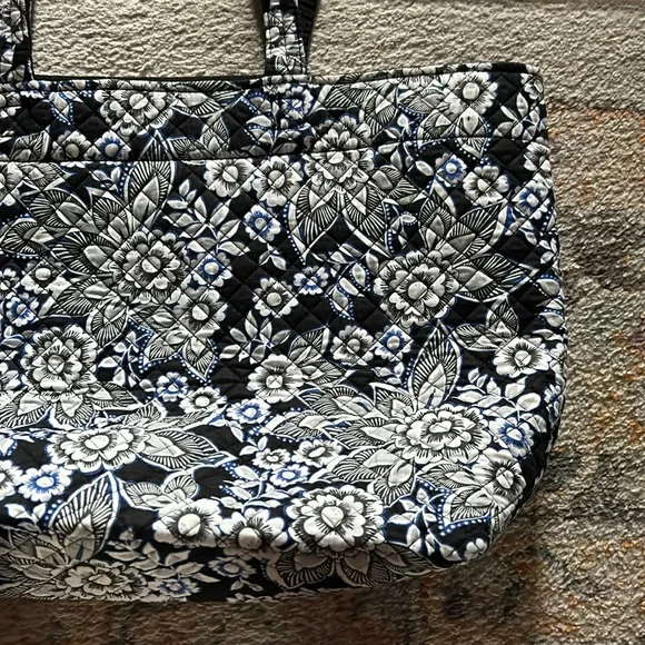 Vera Bradley Large bag with straps - Picture 3 of 5